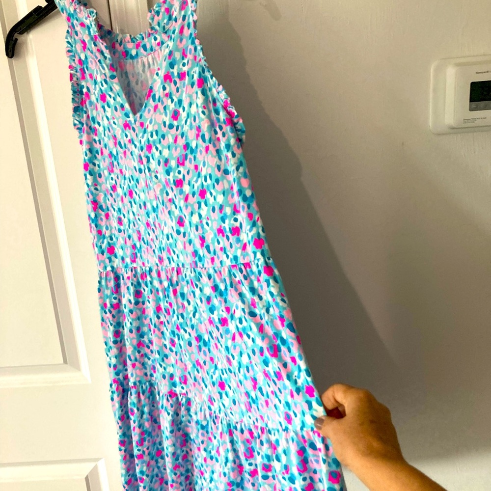 Lily’s summer dress selling cause I lost weight and is big.